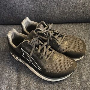 Altra Torin Plush 4 Running Shoes Mens Size 11 ALM1937K020 Black Gray SNEAKERS